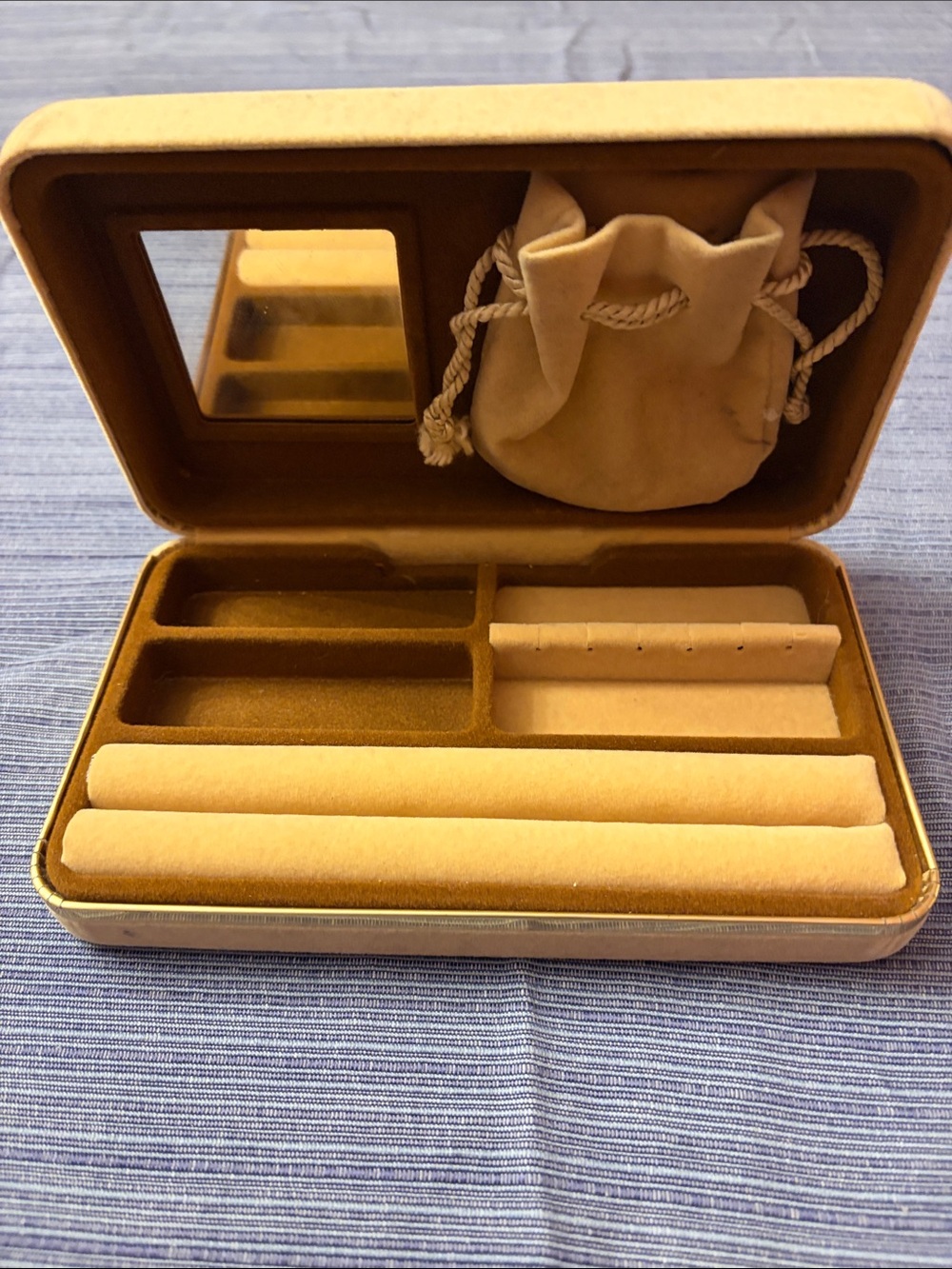 Velvet Jewelry Travel Case in cream and Brown - Picture 1 of 8